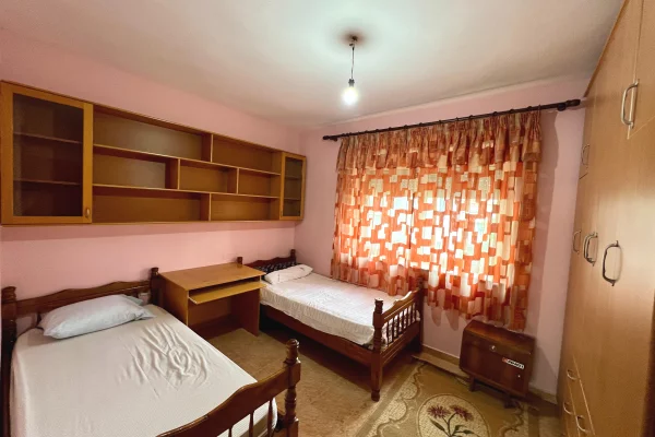 Shtepi me qera 2+1 ne Tirane - 700 Euro