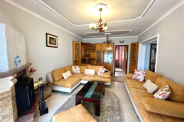 Shtepi me qera Apartament ne Tirane, 2+1, Mobilimi E mobiluar, Pagesa 700  Euro.