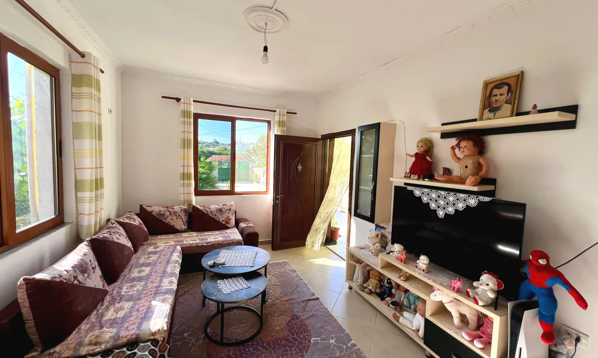 Shtepi me qera Shtepi Private ne Tirane, 2+1, Mobilimi E mobiluar, Pagesa 350  Euro.