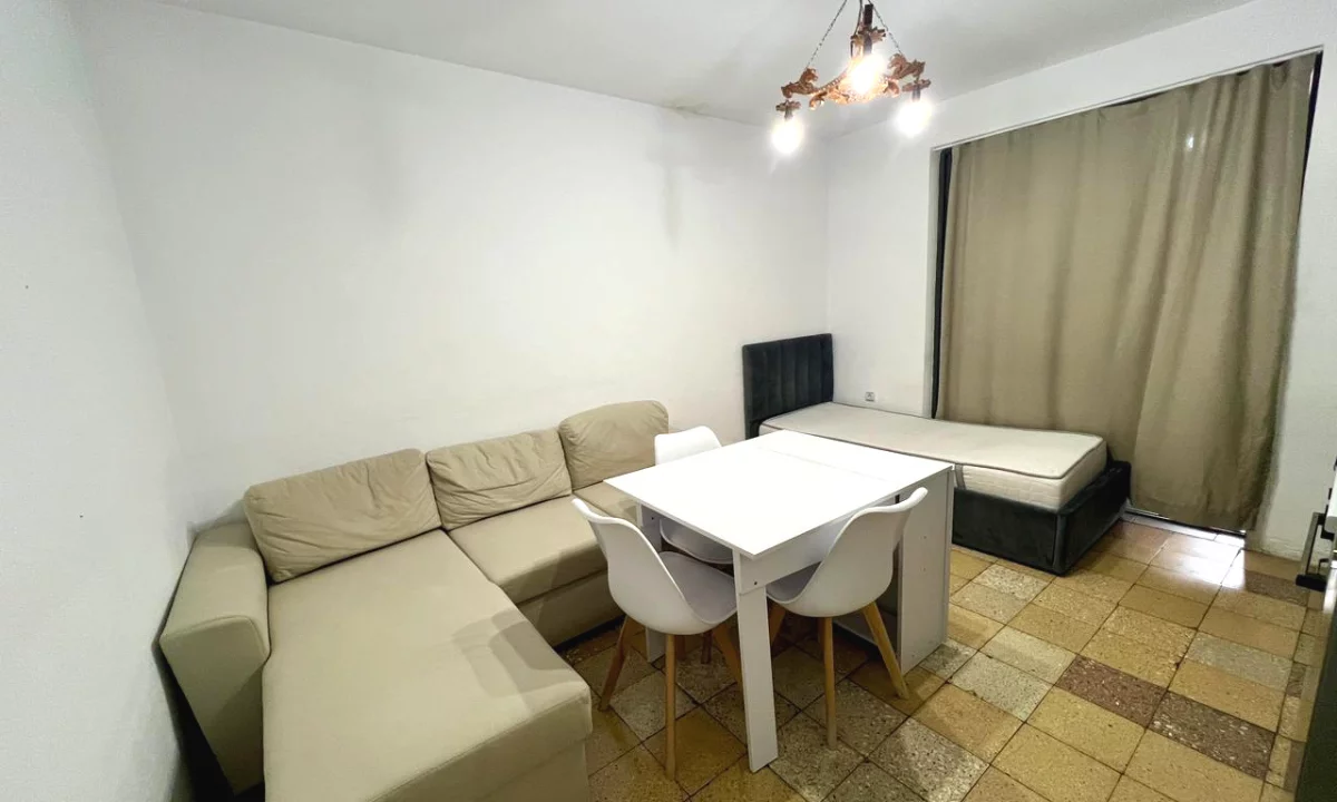 Shtepi me qera Apartament ne Tirane, 1+1, Mobilimi E mobiluar, Pagesa 400  Euro.