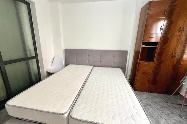 Shtepi me qera Apartament ne Tirane, 1+1, Mobilimi E mobiluar, Pagesa 400  Euro.