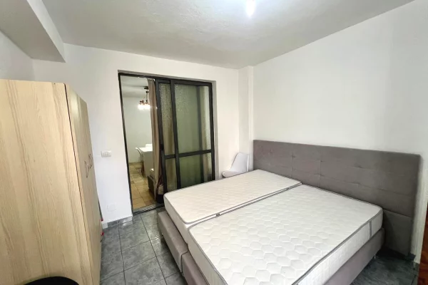 Shtepi me qera Apartament ne Tirane, 1+1, Mobilimi E mobiluar, Pagesa 400  Euro.