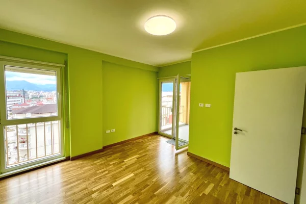 Shtepi ne shitje Apartament ne Tirane, 3+1, Mobilimi Pjeserisht e mobiluar, Pagesa 246,000  Euro.
