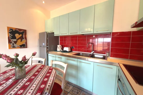 Shtepi me qera Apartament ne Tirane, 2+1, Mobilimi E mobiluar, Pagesa 700  Euro.