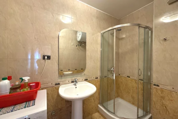 Shtepi me qera Apartament ne Tirane, 2+1, Mobilimi E mobiluar, Pagesa 700  Euro.