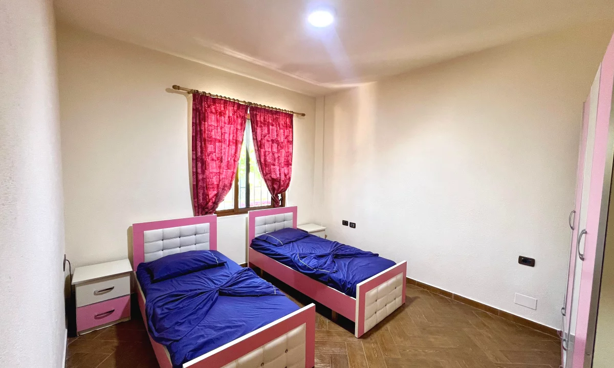 Shtepi me qera Shtepi Private ne Tirane, 2+1, Mobilimi E mobiluar, Pagesa 400  Euro.