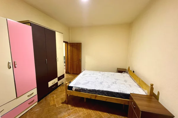 Shtepi me qera Shtepi Private ne Tirane, 2+1, Mobilimi E mobiluar, Pagesa 400  Euro.