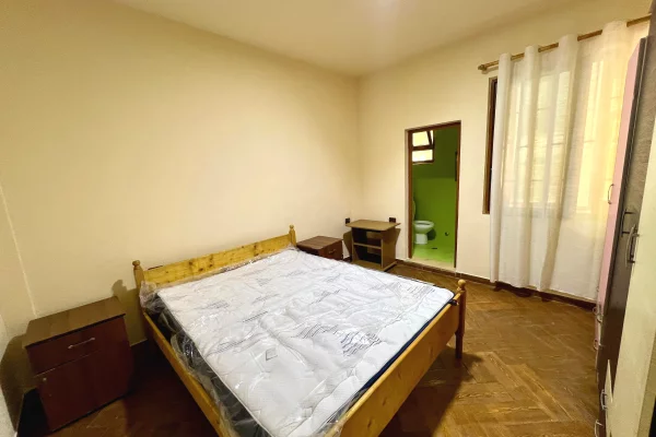 Shtepi me qera Shtepi Private ne Tirane, 2+1, Mobilimi E mobiluar, Pagesa 400  Euro.