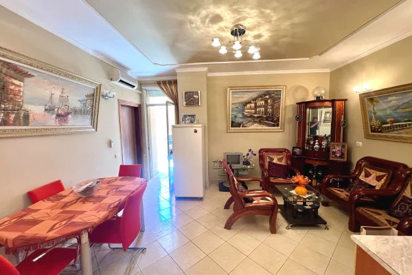 Shtepi ne shitje Apartament ne Durres, 2+1, Mobilimi E mobiluar, Pagesa 110,000  Euro.