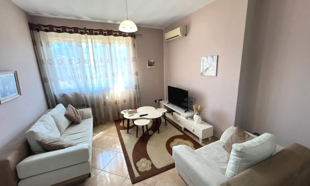 Shtepi ne shitje Apartament ne Tirane, 1+1, Mobilimi Pjeserisht e mobiluar, Pagesa 160,000  Euro.