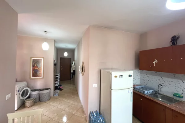 Shtepi ne shitje Apartament ne Tirane, 1+1, Mobilimi Pjeserisht e mobiluar, Pagesa 160,000  Euro.