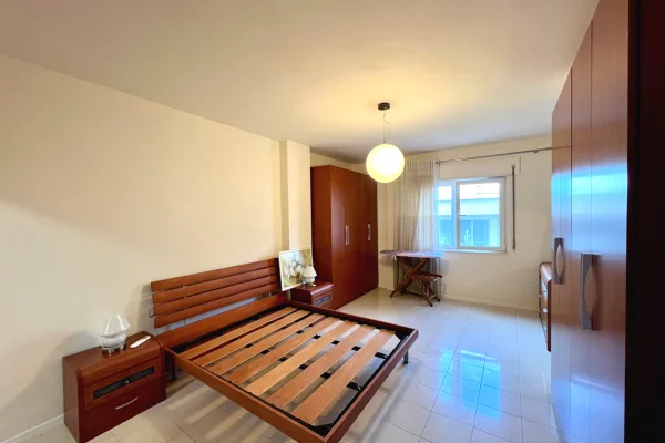 Shtepi me qera 2+1 ne Tirane - 120,000 Leke