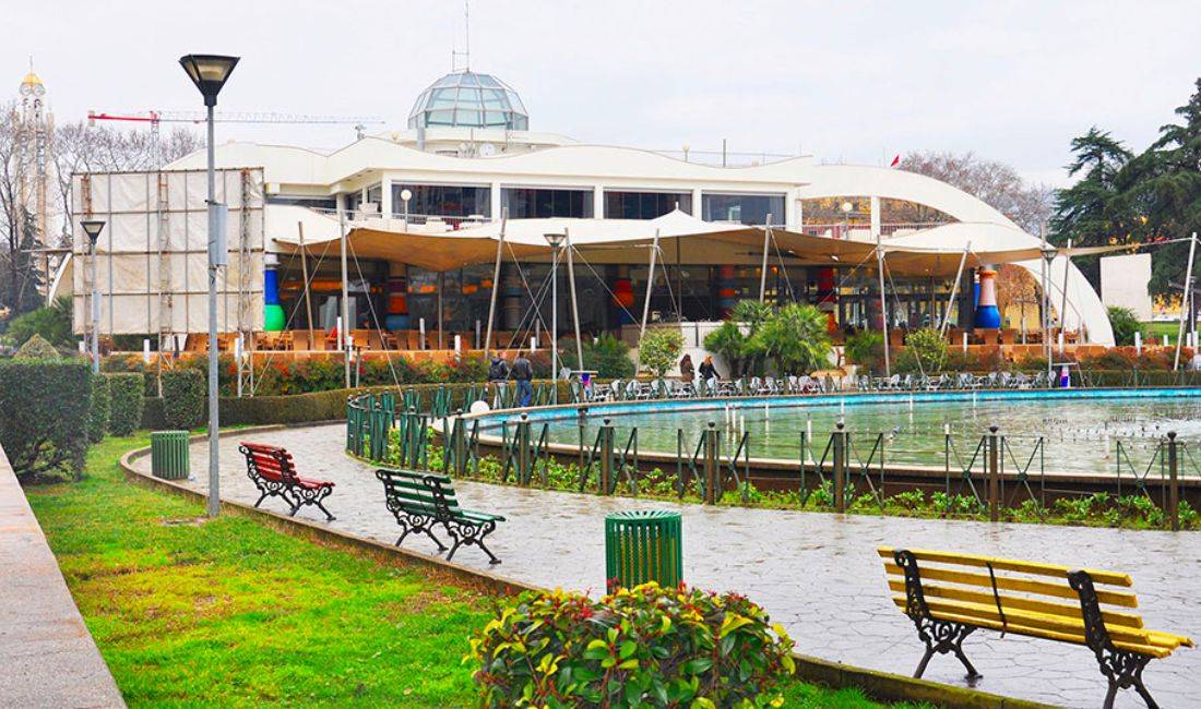 Job Offers in Tirana, Profession Kamarier Restoranti me eksperience, Kamarier Bar, Banakier/e, Sanitare , Beginner/Little experience, Payment 60,000  Leke.