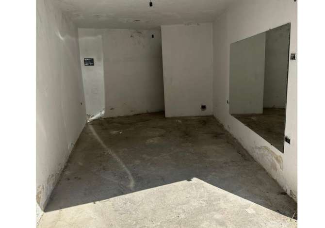 Ambient biznesi me qera 4+1 ne Tirane - 15,000 Leke