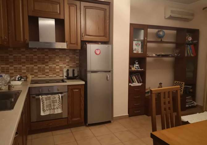 Shtepi ne shitje Apartament ne Tirane, 2+1, Mobilimi E mobiluar, Pagesa 146,000  Euro.
