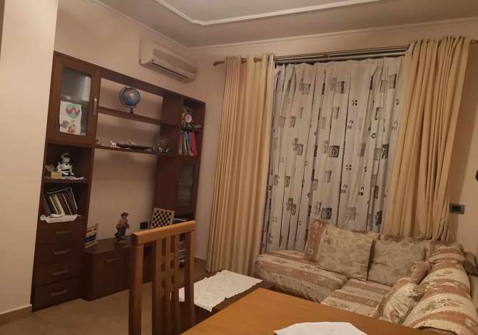 Shtepi ne shitje Apartament ne Tirane, 2+1, Mobilimi E mobiluar, Pagesa 146,000  Euro.