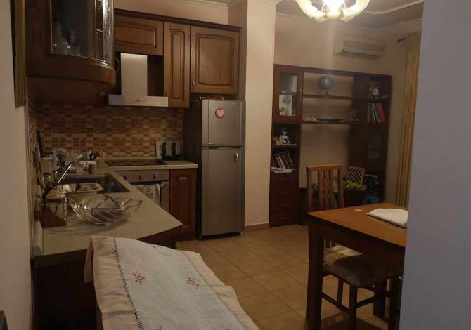 Shtepi ne shitje Apartament ne Tirane, 2+1, Mobilimi E mobiluar, Pagesa 146,000  Euro.