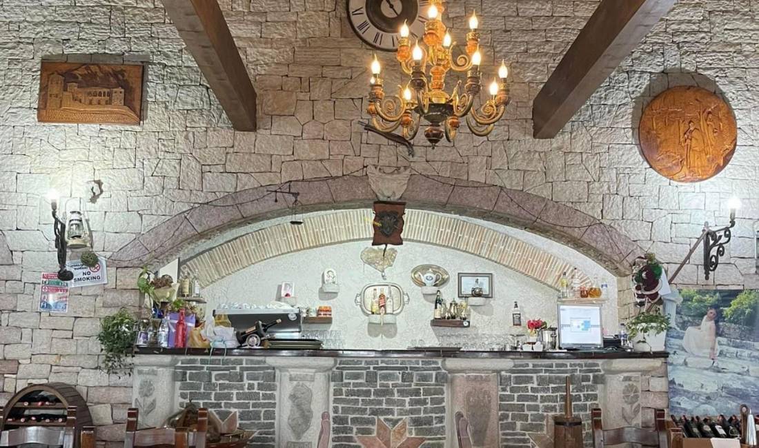 Offerte di lavoro a Valona, Profession Kamarier ose Ndihmes Kamarier , Zgarist, Pjatalarese , Con esperienza, Pagamento Trattabile.