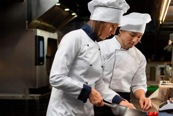 Offerte di lavoro a Scutari, Profession  Kuzhinier , kamariere , banakier, sanitare. , Principiante/Poca esperienza, Pagamento Trattabile.