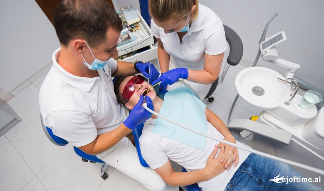 Njoftime Pune ne Tirane, Profesioni Mjek stomatolog (Implantolog / Kirurg), Mjek stomatolog (protezist / terapi) , Me eksperience, Pagesa 100,000  Leke.