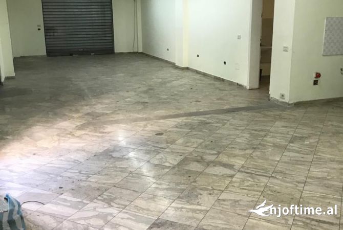 Ambiente Commerciale in Affitto 1+1 a Tirana - 100,000 Leke