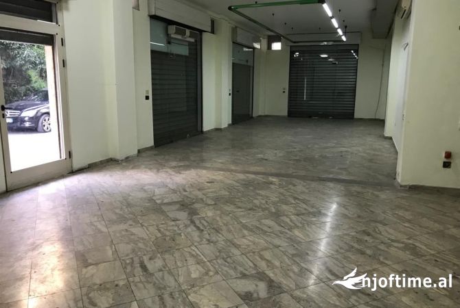 Ambiente Commerciale in Affitto 1+1 a Tirana - 100,000 Leke