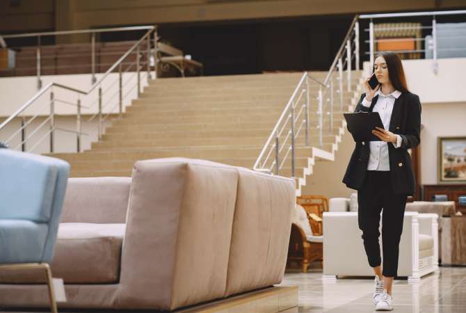 Njoftime Pune per Shitëse Showroom-i ne Tirane