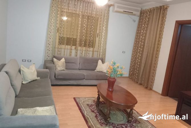 Shtepi me qera Apartament ne Tirane, 1+1, Mobilimi E mobiluar, Pagesa 400  Euro.