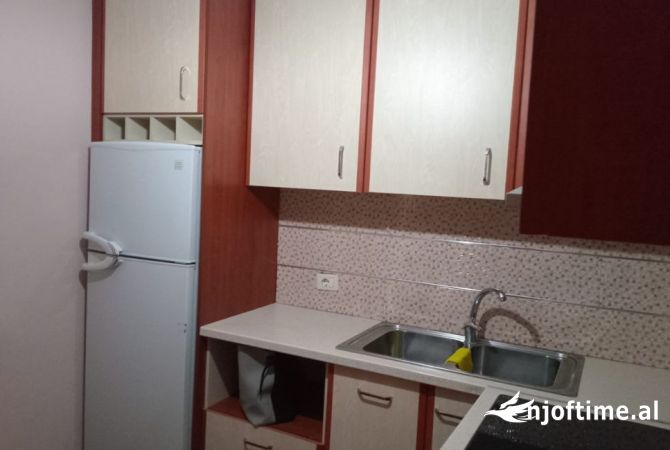 Shtepi me qera Apartament ne Tirane, 1+1, Mobilimi E mobiluar, Pagesa 400  Euro.