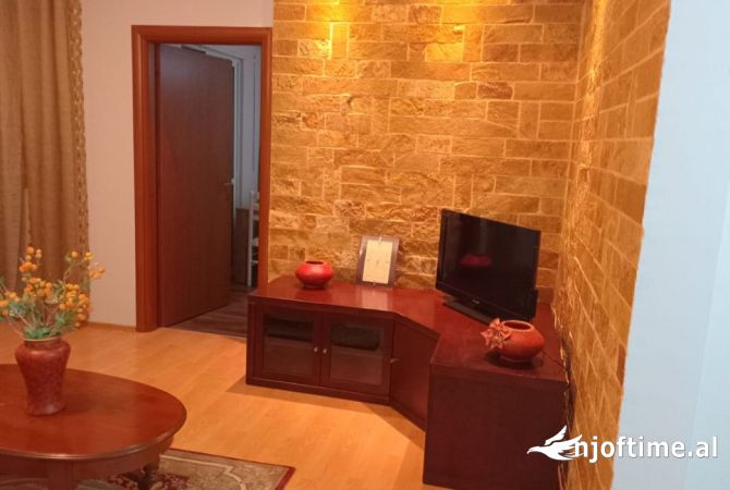 Shtepi me qera Apartament ne Tirane, 1+1, Mobilimi E mobiluar, Pagesa 400  Euro.