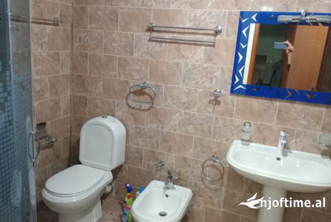 Shtepi me qera Apartament ne Tirane, 1+1, Mobilimi E mobiluar, Pagesa 400  Euro.