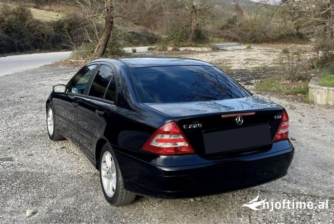 Auto in Vendita a Fier - 4,500 Euro