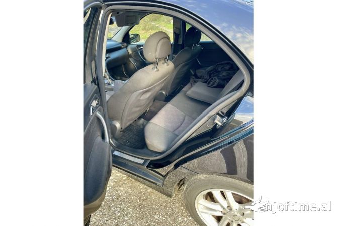 Auto in Vendita a Fier, Mercedes-Benz, 2005 Diesel,Kambio Automatik Pagamento 4,500  Euro.