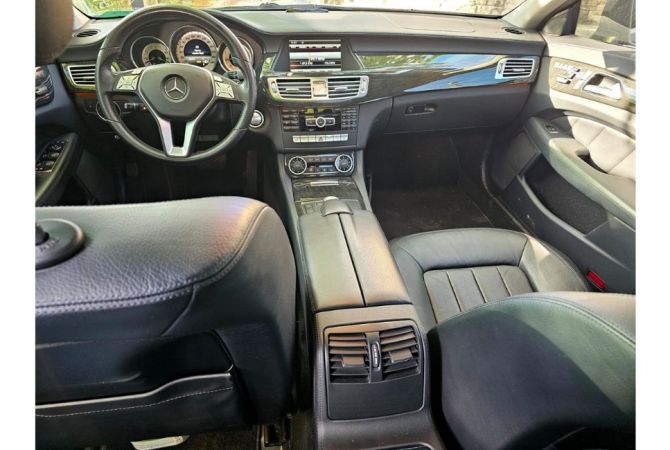 Makina ne shitje ne Tirane, Mercedes-Benz, 2014 Diesel,Kambio Automatik Pagesa 13,500  Euro.