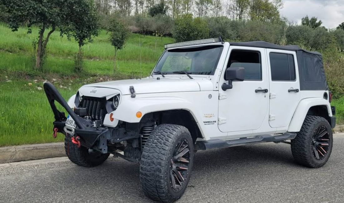 Makina ne shitje ne Tirane, Jeep, 2011 Diesel,Kambio Automatik Pagesa 17,000  Euro.