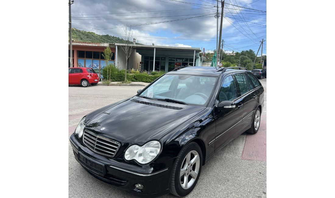 Makina ne shitje ne Tirane, Mercedes-Benz, 2004 gasoline-gas,Kambio Automatik Pagesa 3,700  Euro.