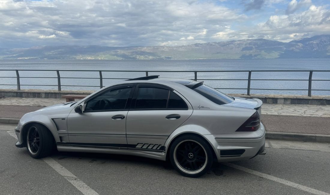 Makina ne shitje ne Tirane, Mercedes-Benz, 2007 Diesel,Kambio Automatik Pagesa 7,500  Euro.