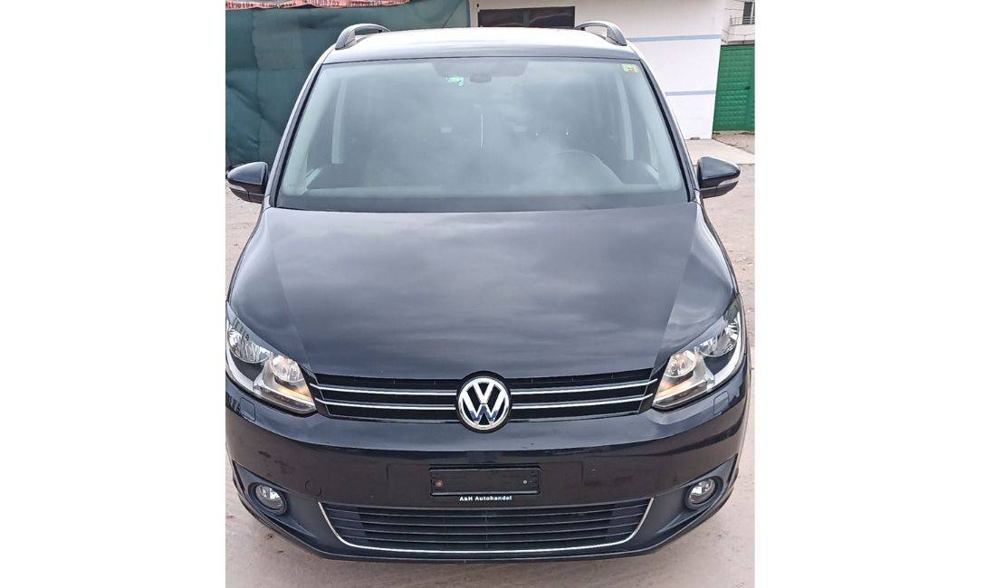 Makina ne shitje ne Tirane, Volkswagen, 2013 Diesel,Kambio Automatik Pagesa 8,900  Euro.