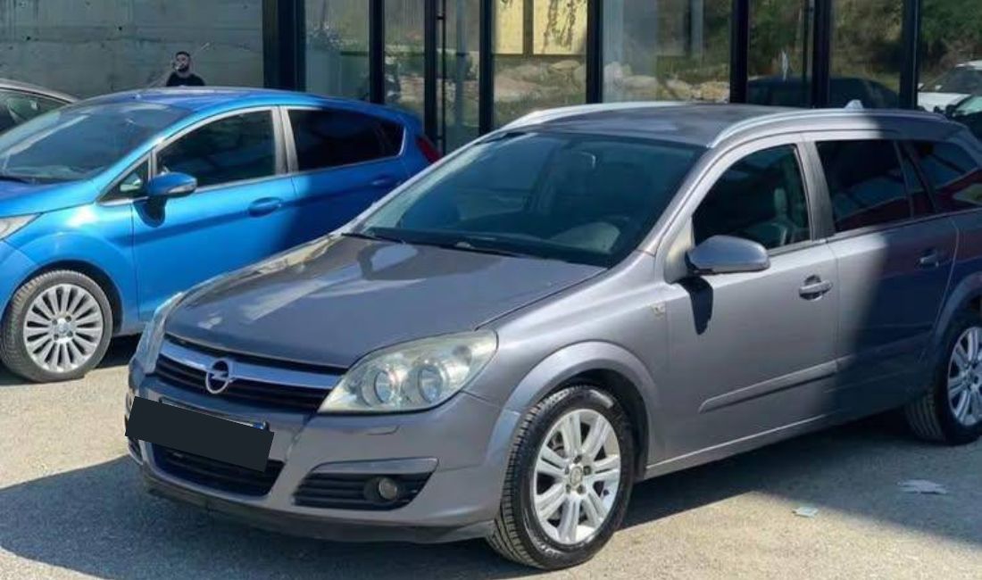 Makina ne shitje ne Tirane, Opel, 2008 Diesel,Kambio Automatik Pagesa 1,900  Euro.