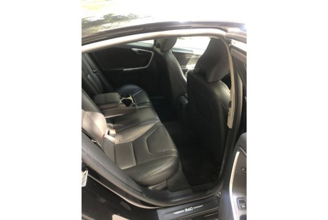 Makina ne shitje ne Tirane, Volvo, 2011 Diesel,Kambio Automatik Pagesa 10,000  Euro.