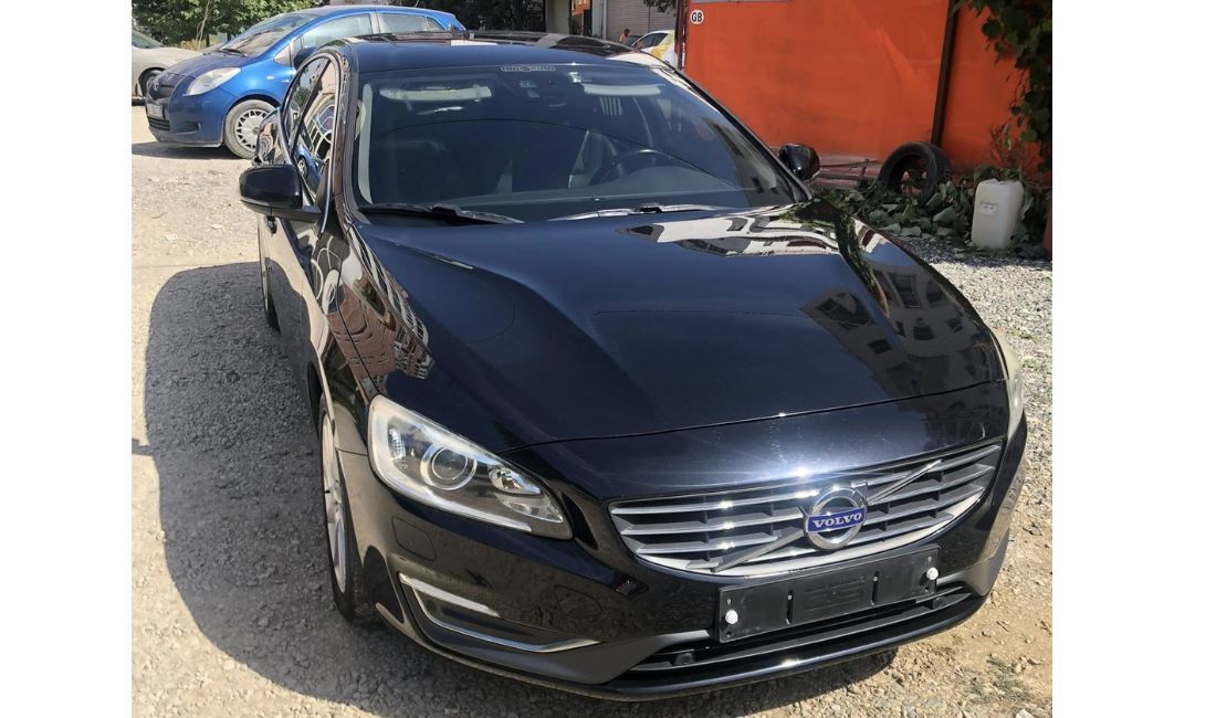 Makina ne shitje ne Tirane, Volvo, 2011 Diesel,Kambio Automatik Pagesa 10,000  Euro.