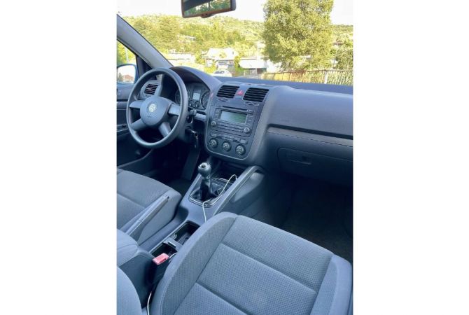 Auto in Vendita a Fier, Volkswagen, 2004 Diesel,Kambio Manual Pagamento 2,900  Euro.