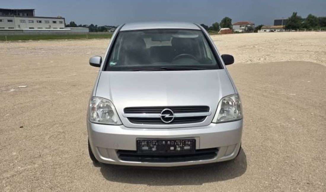 Makina ne shitje ne Durres, Opel, 2006 Diesel,Kambio Manual Pagesa 2,700  Euro.