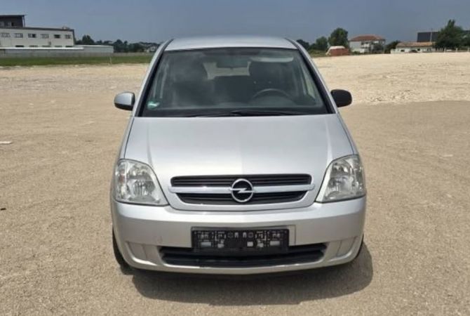 Auto in Vendita a Durazzo - 2,700 Euro