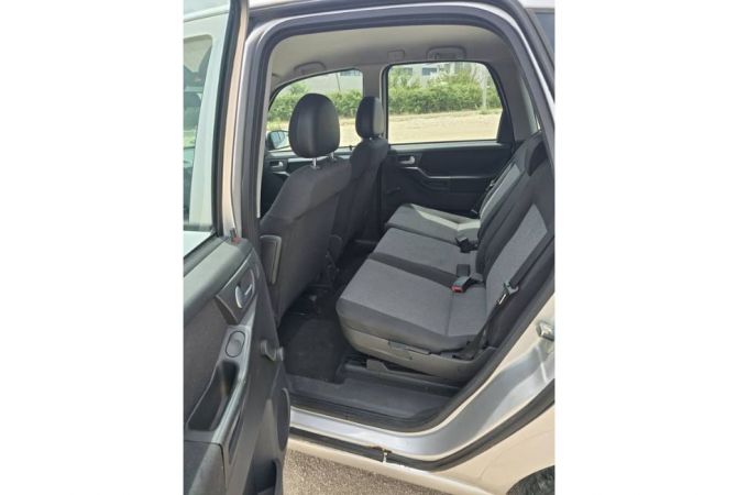 Makina ne shitje ne Durres, Opel, 2006 Diesel,Kambio Manual Pagesa 2,700  Euro.