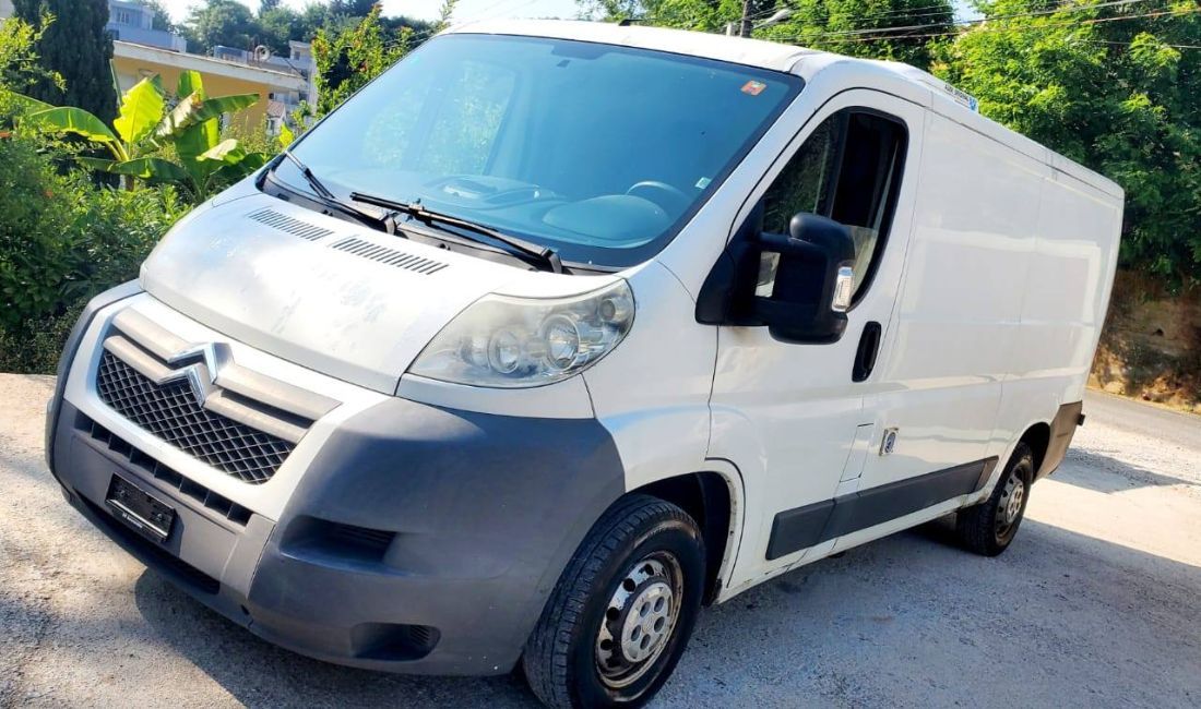 Makina ne shitje ne Tirane, Citroen, 2012 Diesel,Kambio Manual Pagesa 5,700  Euro.