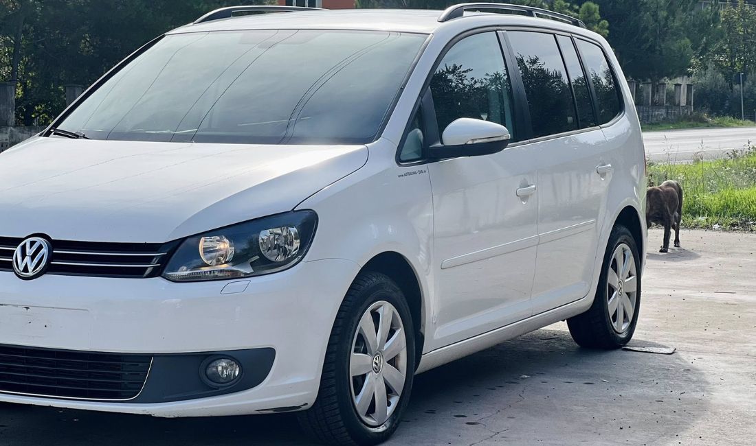 Makina ne shitje ne Tirane, Volkswagen, 2011 Diesel,Kambio Automatik Pagesa 8,300  Euro.