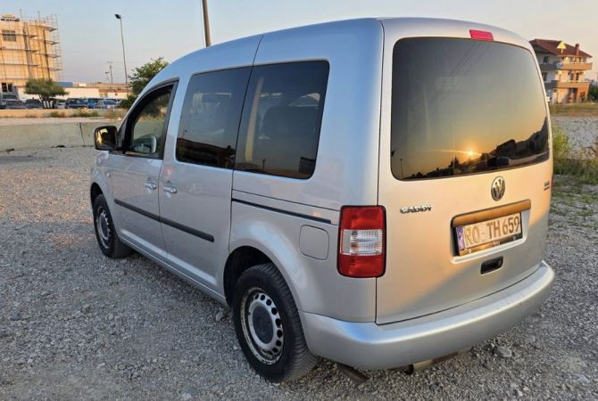 Makina ne shitje ne Tirane - 599,000 Leke