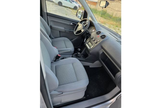 Makina ne shitje ne Tirane - 599,000 Leke