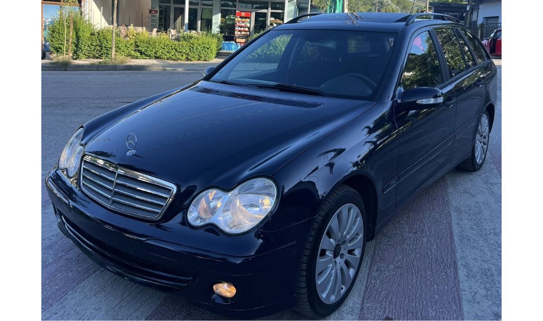 Makina ne shitje ne Tirane, Mercedes-Benz, 2005 Diesel,Kambio Automatik Pagesa 3,600  Euro.